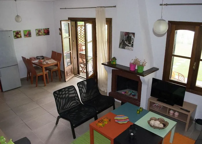 Mikiverna Houses By Miltiadis Apartment *