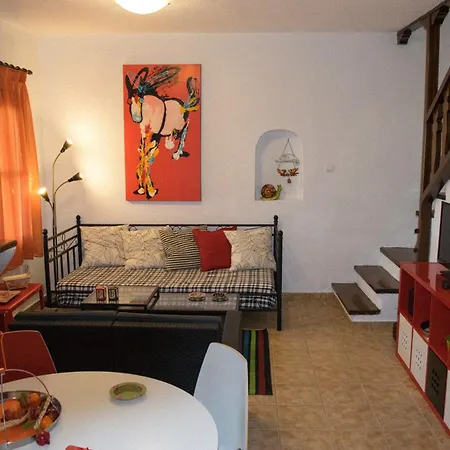 Apartment Mikiverna Houses By Miltiadis Kalyves Polygyrou