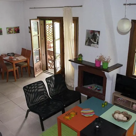 Mikiverna Houses By Miltiadis Apartment *